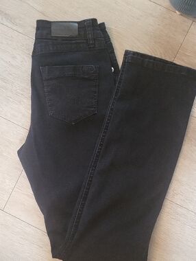 Carreli Size 26 Classic Black Straight Leg Jeans